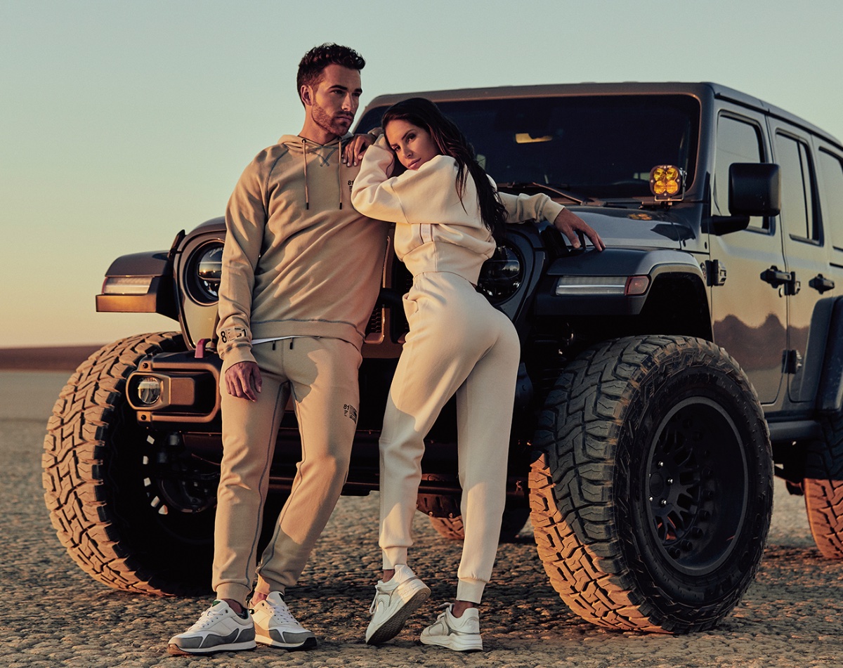GUESS Activewear — pár pri aute